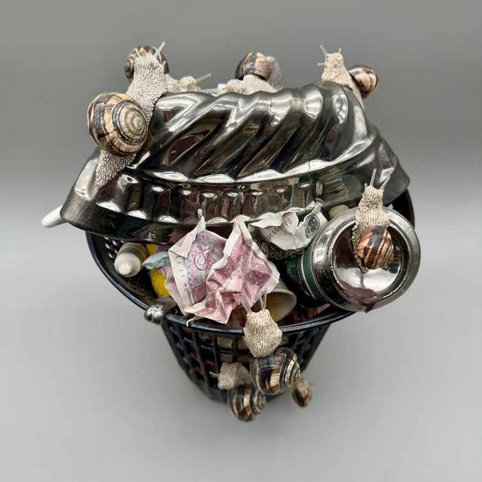 Bertozzi & Casoni – "Cestino della discordia" – scultura ceramica policroma - 2016