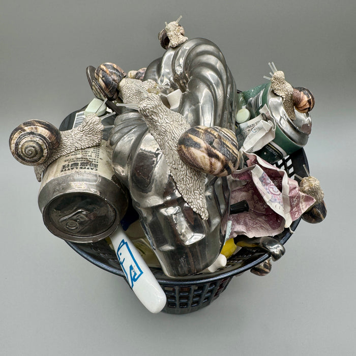 Bertozzi & Casoni – "Cestino della discordia" – scultura ceramica policroma - 2016