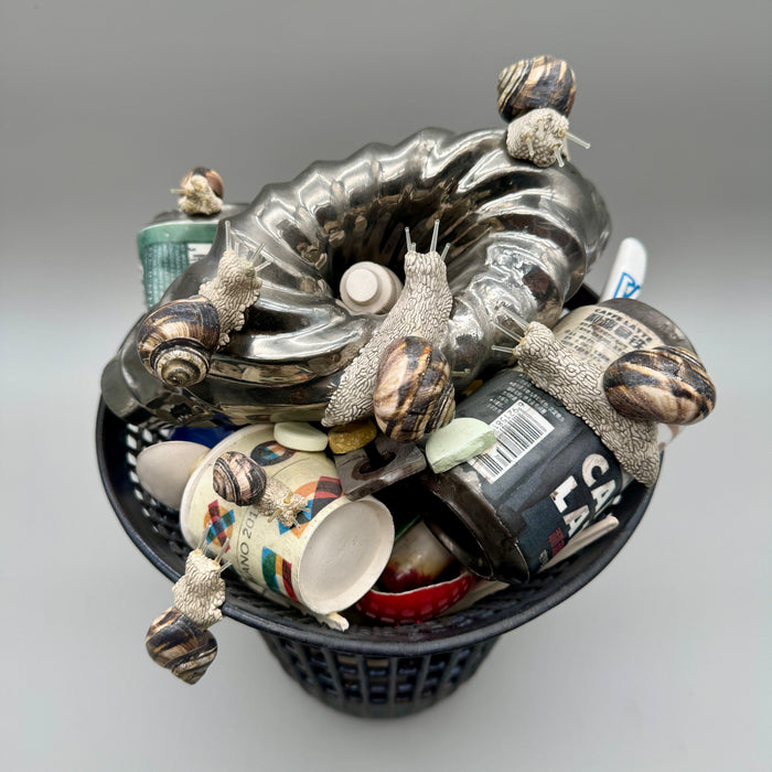 Bertozzi & Casoni – "Cestino della discordia" – scultura ceramica policroma - 2016