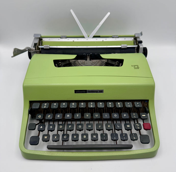 Olivetti Lettera 32 funzionante macchina scrivere con custodia colore mela verde 1970 ca