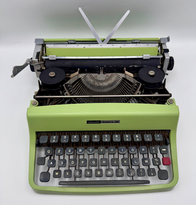 Olivetti Lettera 32 funzionante macchina scrivere con custodia colore mela verde 1970 ca