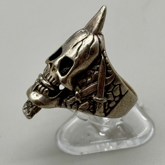 Anello argentato teschio e pugnali Italia 1984