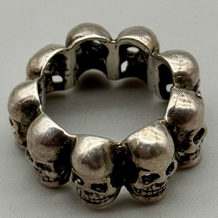 Anello argentato teschi lungo la circonferenza Italia 1980 ca