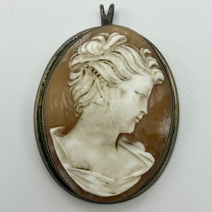 Cammeo figura femminile con montatura argento Italia 1920 ca