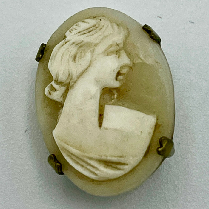 Cammeo figura femminile montatura bottone Italia 1920 ca