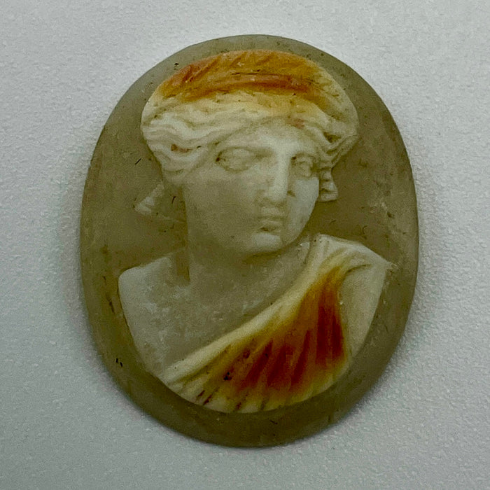 Cammeo figura femminile frontale senza montatura Italia 1900 ca