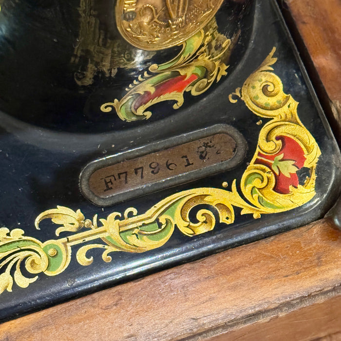 Singer macchina da cucire a manovella seriale F779619 funzionante con base 1910