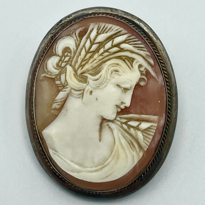 Cammeo figura femminile montatura spilla argento Italia 1930 ca