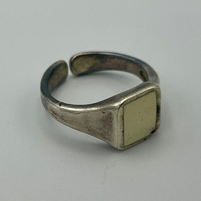 Anello design pietra bianca UnoAerre argento 925 Arezzo 1970 ca