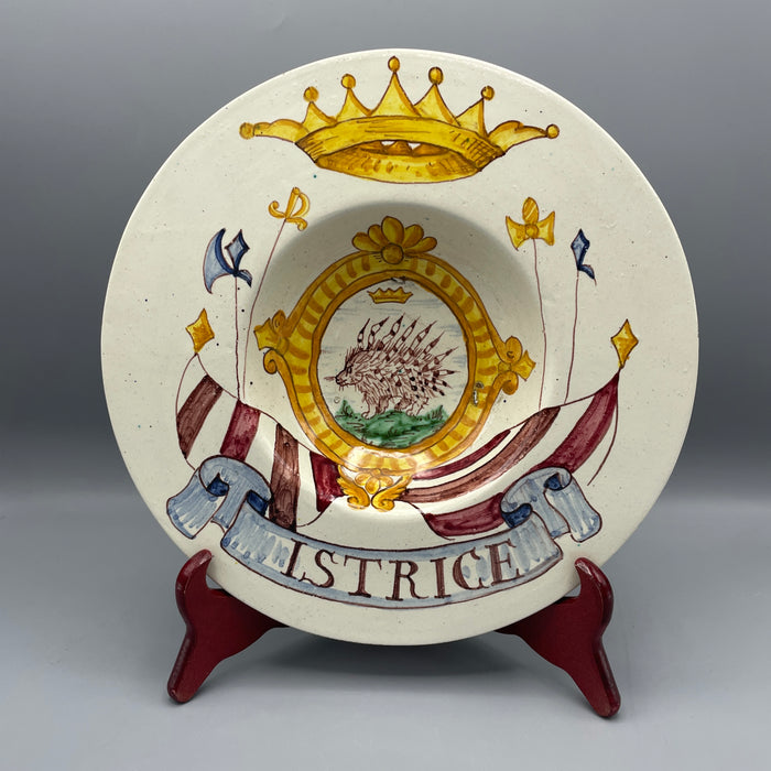 Piatto ceramica Sovrana Contrada dell'Istrice stile antico seconda metà XX sec.