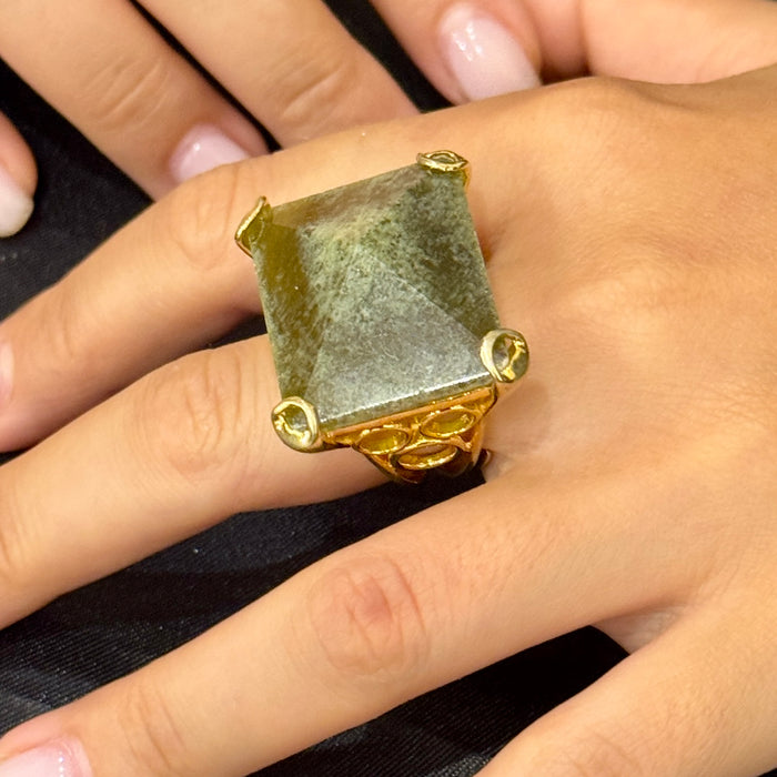 Anello stile vintage dorato marmo verde Italia 2020 ca