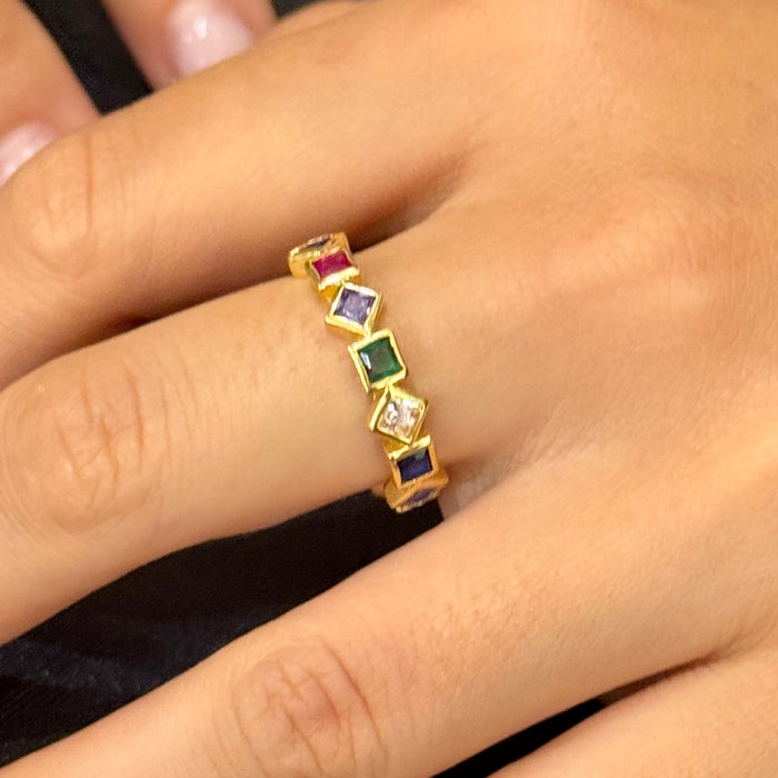 Anello eternity dorato bigiotteria con pietre colorate 2020 ca