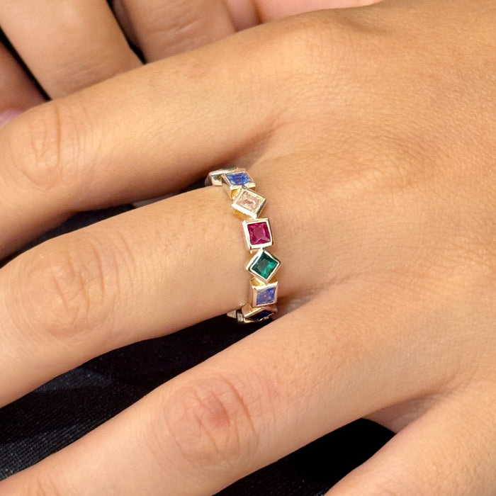 Anello eternity argentato bigiotteria con pietre colorate 2020 ca