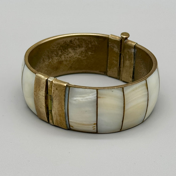 Bracciale in ottone e madreperla vintage 1970 ca