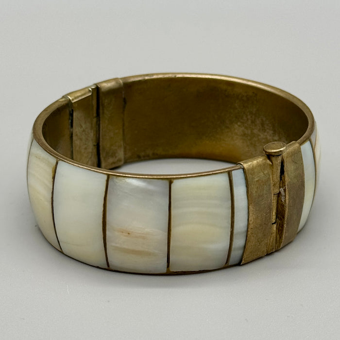 Bracciale in ottone e madreperla vintage 1970 ca