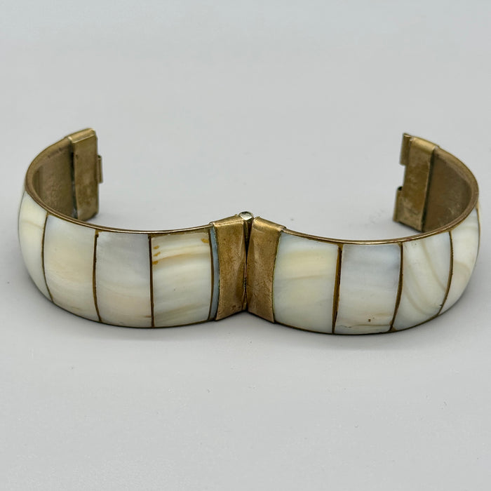 Bracciale in ottone e madreperla vintage 1970 ca