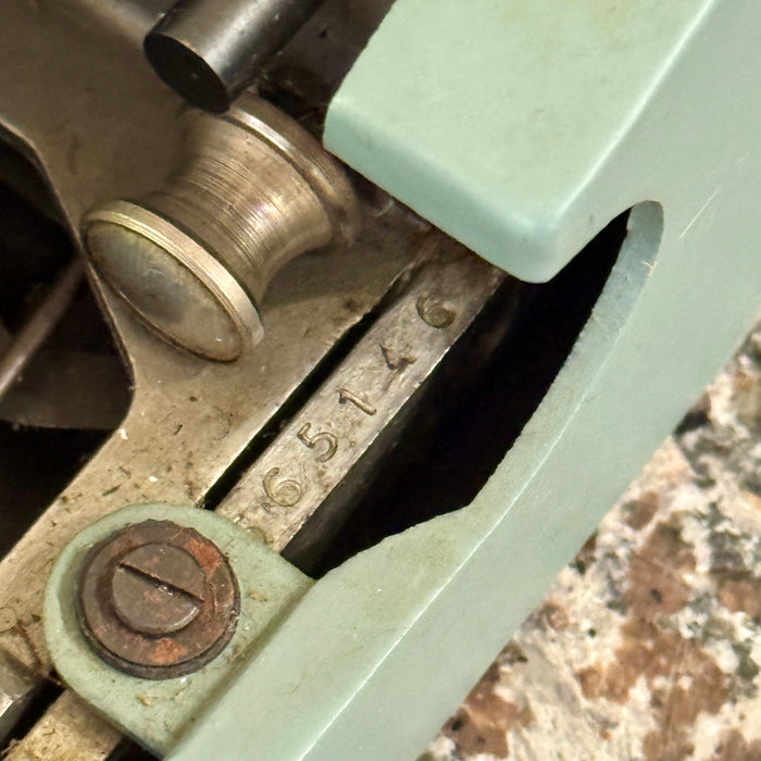 Macchina scrivere Olivetti Lettera 22 azzurra con copertura 1950 ca