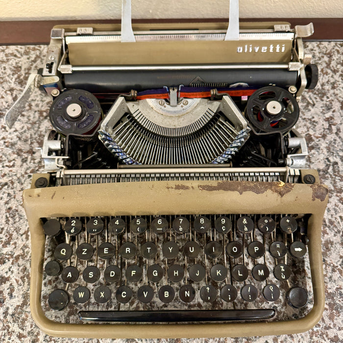 Macchina scrivere Olivetti Lettera 22 sabbia I° tipo con custodia 1950 ca