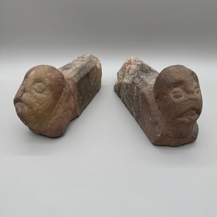 Coppia teste antropomorfe sculture antiche in pietra serena X sec