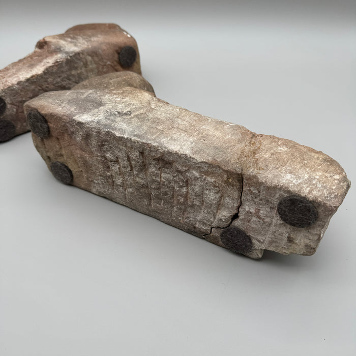 Coppia teste antropomorfe sculture antiche in pietra serena X sec