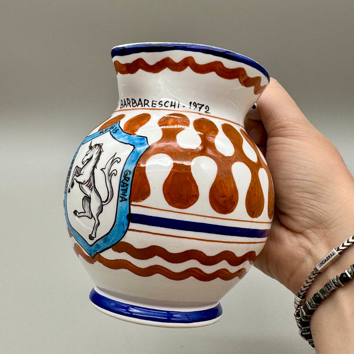 Brocca Contrada del Leocorno Cena dei Barbareschi ceramiche Caber Siena 1972