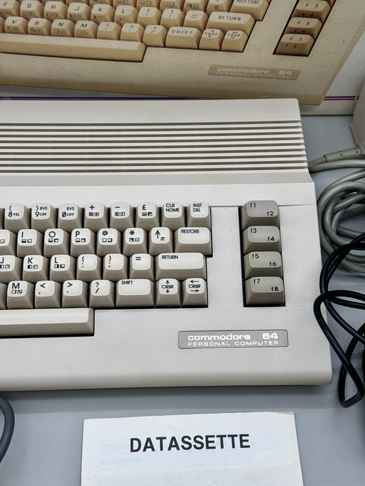 Commodore 64 computer + Datasette + Quick shot 1 joystik funzionante con scatole 1990 ca