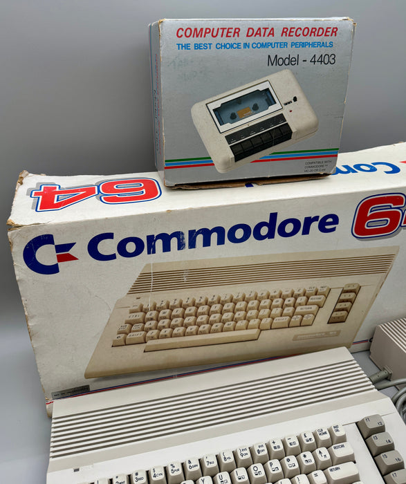 Commodore 64 computer + Datasette + Quick shot 1 joystik funzionante con scatole 1990 ca