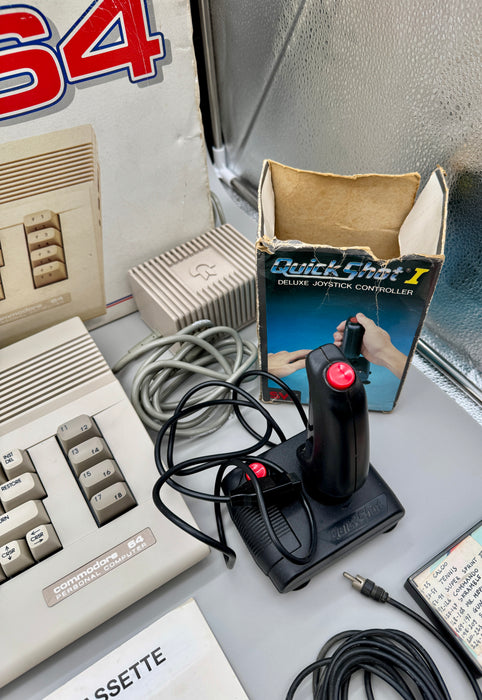 Commodore 64 computer + Datasette + Quick shot 1 joystik funzionante con scatole 1990 ca