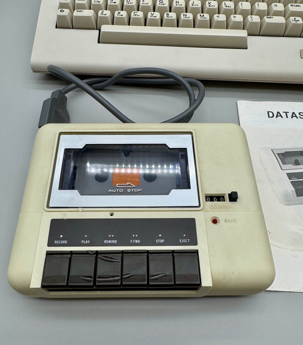 Commodore 64 computer + Datasette + Quick shot 1 joystik funzionante con scatole 1990 ca