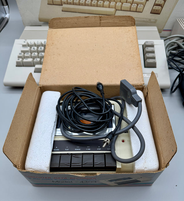 Commodore 64 computer + Datasette + Quick shot 1 joystik funzionante con scatole 1990 ca