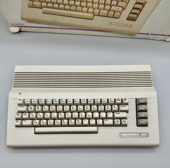 Commodore 64 computer + Datasette + Quick shot 1 joystik funzionante con scatole 1990 ca