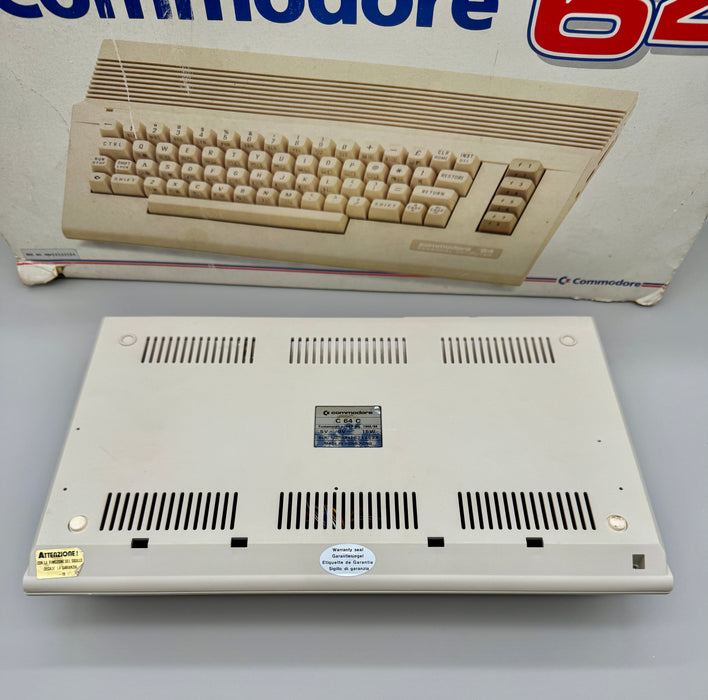 Commodore 64 computer + Datasette + Quick shot 1 joystik funzionante con scatole 1990 ca