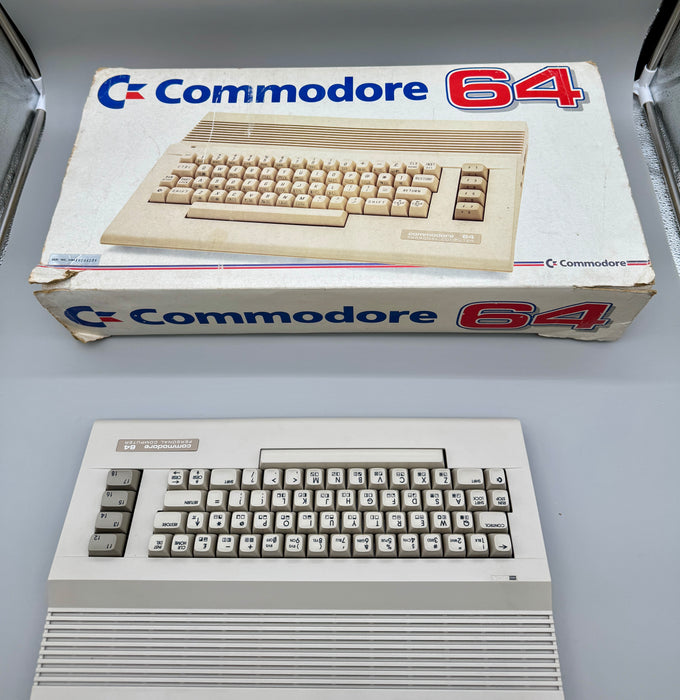 Commodore 64 computer + Datasette + Quick shot 1 joystik funzionante con scatole 1990 ca
