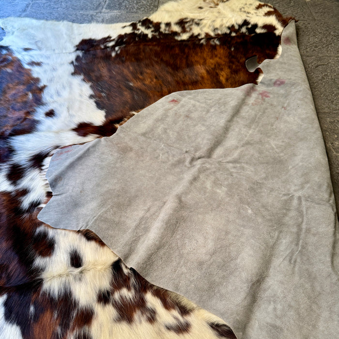 Tappeto in pelle bovina effetto cavallino vintage Italia 1990 ca