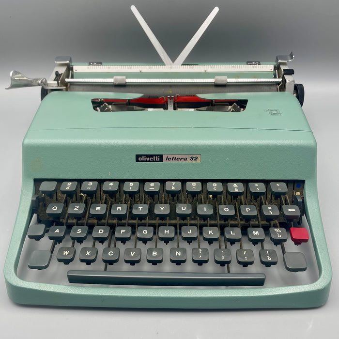 Olivetti Lettera 32 funzionante macchina scrivere con custodia tela colore azzurro 1970 ca