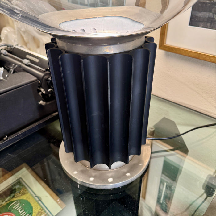 Flos Taccia design Achille & Pier Giacomo Castiglioni nera lampada tavolo diffusore vetro 1980 ca