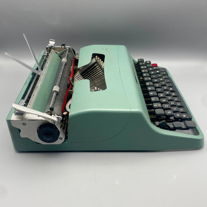 Olivetti Lettera 32 funzionante macchina scrivere con custodia tela colore azzurro 1970 ca