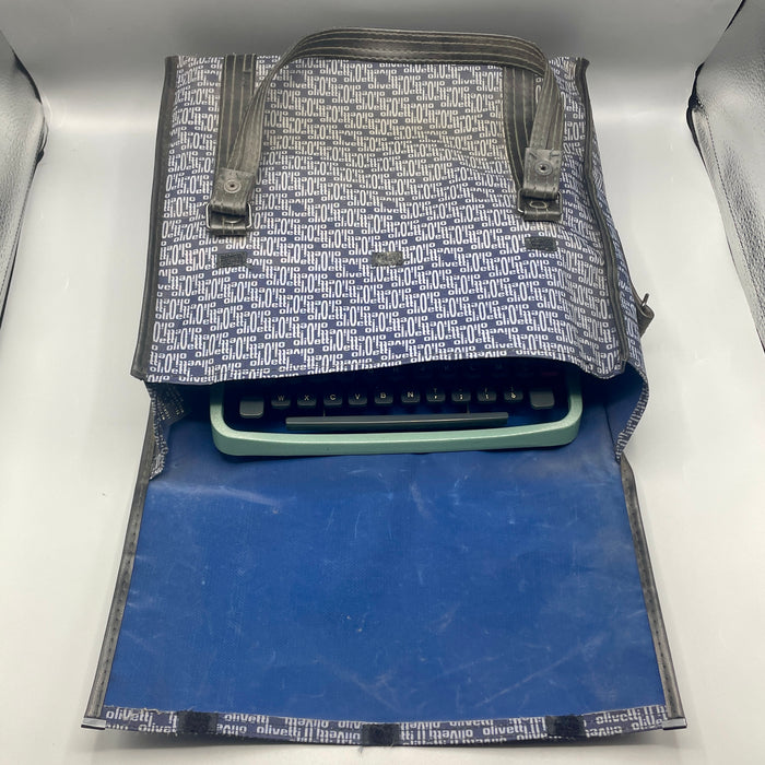 Olivetti Lettera 32 funzionante macchina scrivere con custodia tela colore azzurro 1970 ca