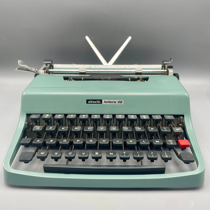 Olivetti Lettera 32 funzionante macchina scrivere con custodia rigida colore azzurro 1970 ca
