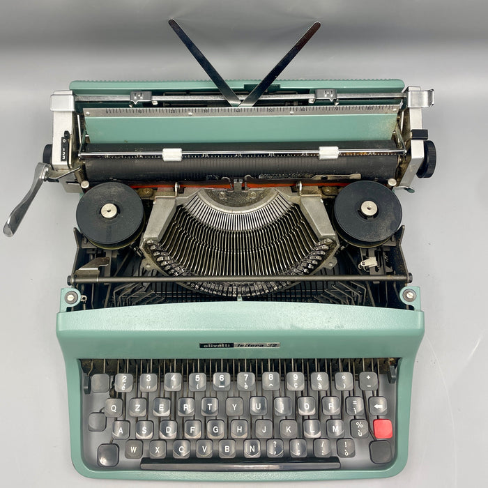 Olivetti Lettera 32 funzionante macchina scrivere con custodia rigida colore azzurro 1970 ca