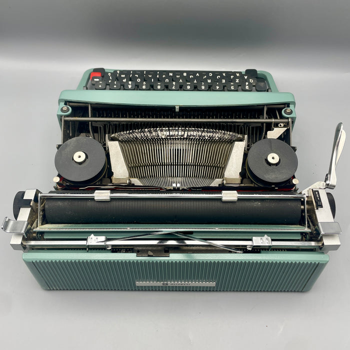Olivetti Lettera 32 funzionante macchina scrivere con custodia rigida colore azzurro 1970 ca