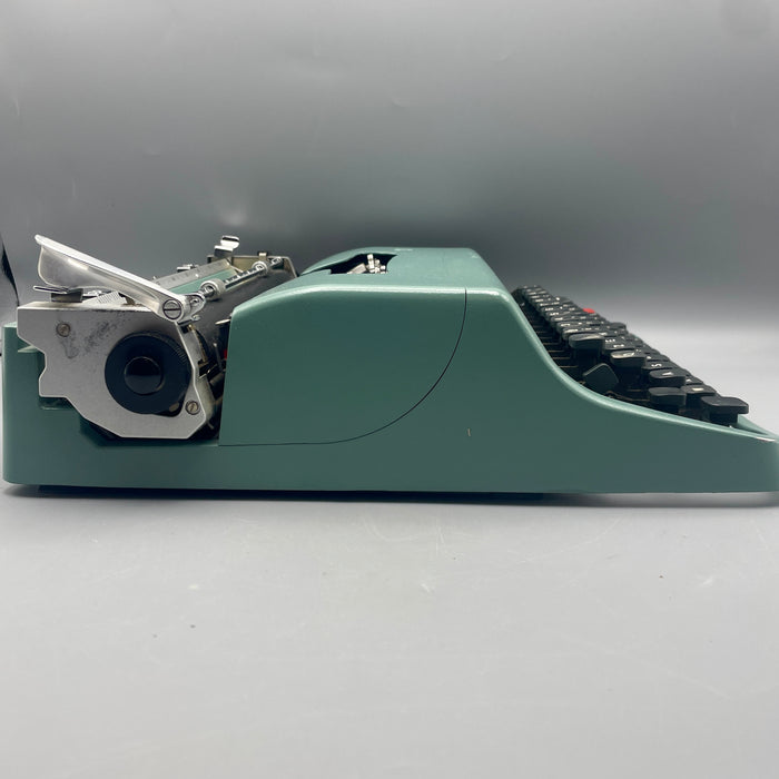 Olivetti Lettera 32 funzionante macchina scrivere con custodia rigida colore azzurro 1970 ca