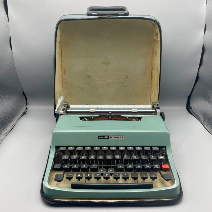 Olivetti Lettera 32 funzionante macchina scrivere con custodia rigida colore azzurro 1970 ca