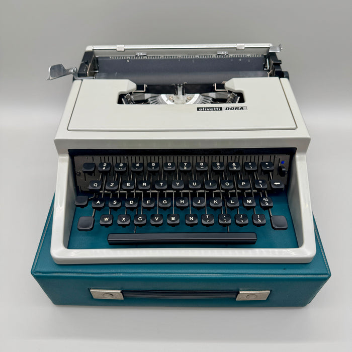 Olivetti Dora grigia macchina scrivere con custodia design Sottsass 1965 ca