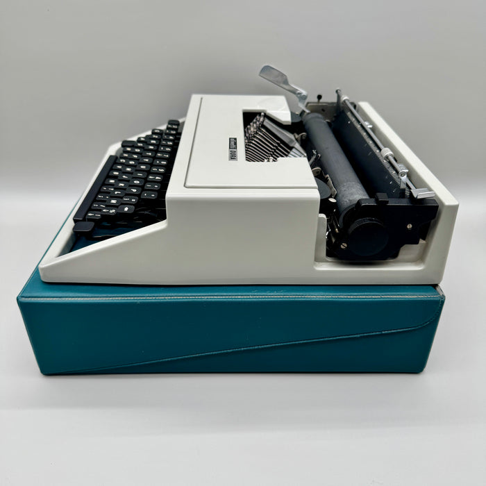 Olivetti Dora grigia macchina scrivere con custodia design Sottsass 1965 ca