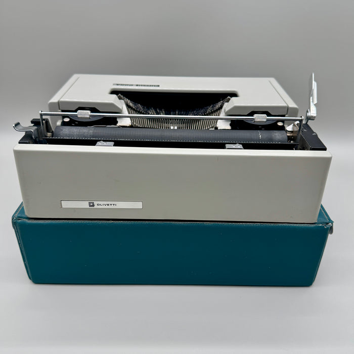 Olivetti Dora grigia macchina scrivere con custodia design Sottsass 1965 ca