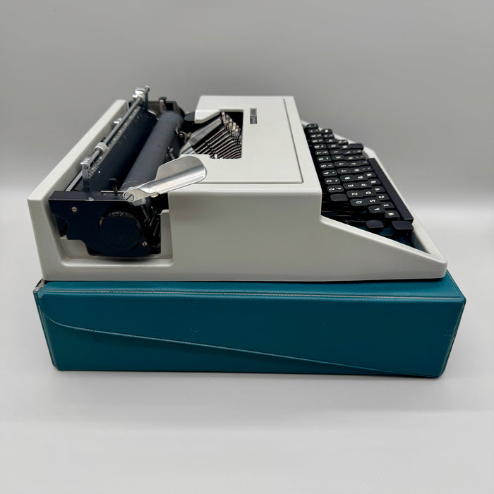 Olivetti Dora grigia macchina scrivere con custodia design Sottsass 1965 ca