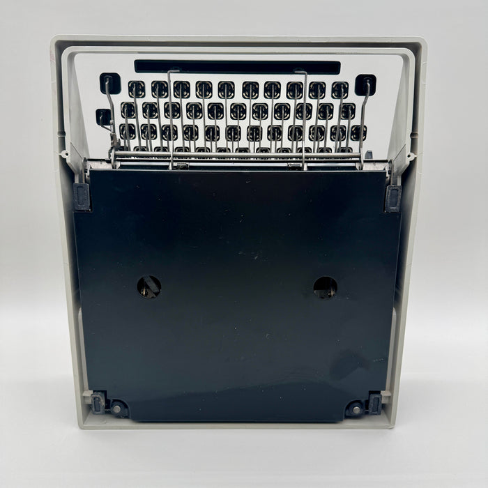 Olivetti Dora grigia macchina scrivere con custodia design Sottsass 1965 ca