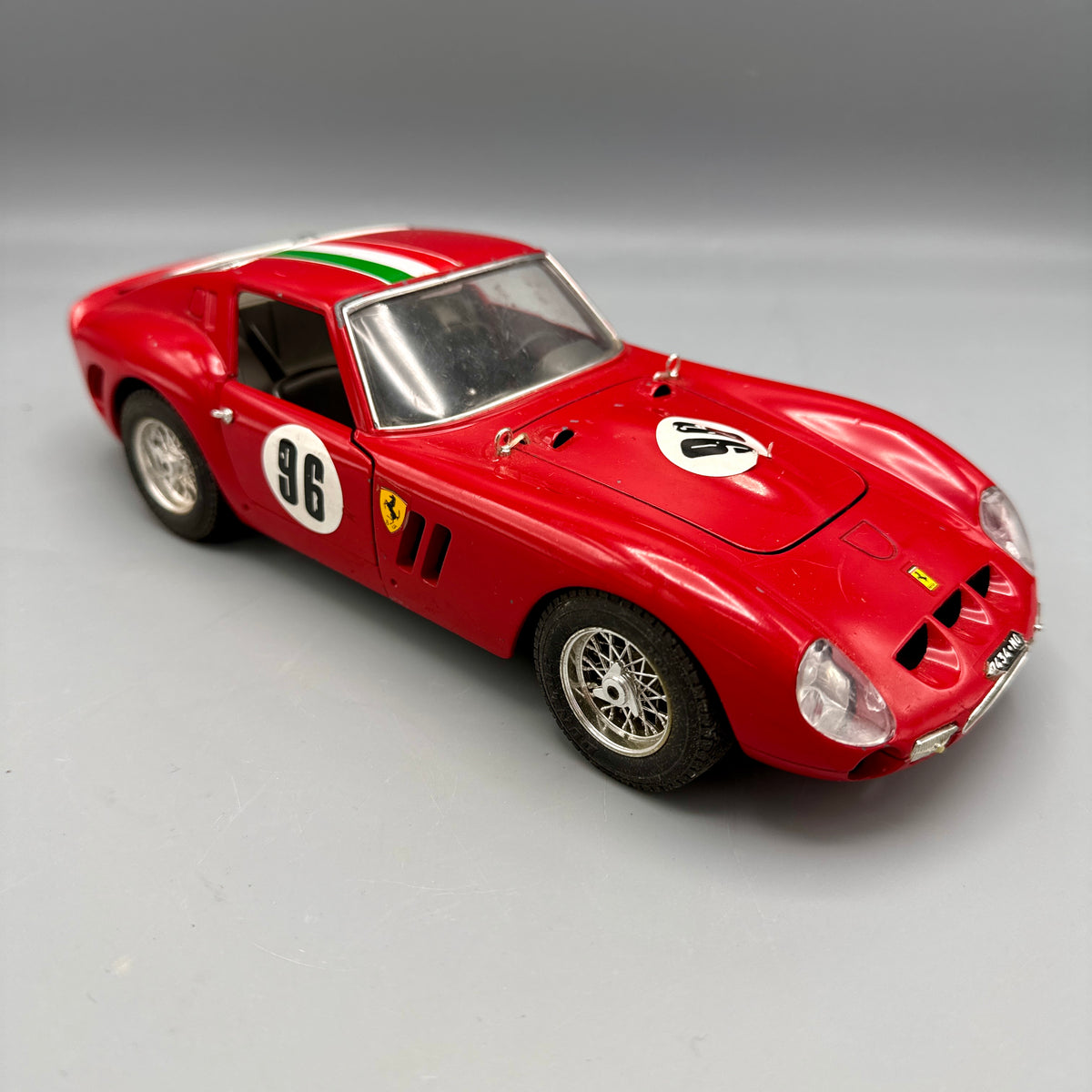 BBURAGO Ferrari 250 GTO 1962 Modellbau, rot, 1:24 (Gebraucht) in Wil SG für CHF 1 – mit BBURAGO Ferrari 250 GTO 1962 Modellbau, rot, 1:24 (Gebraucht) in Wil SG für CHF 1 – mit