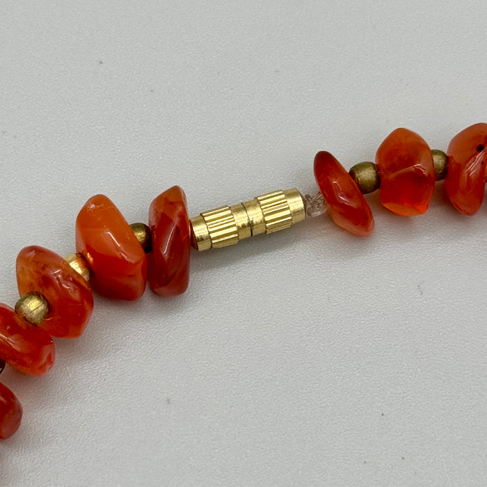 Collana in agata con chiusura in metallo bijoux Italia 1980 ca